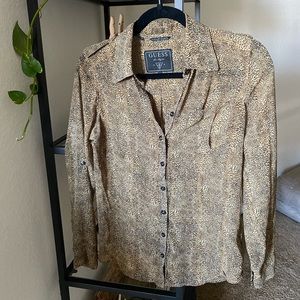 Guess / chiffon cheetah print button down